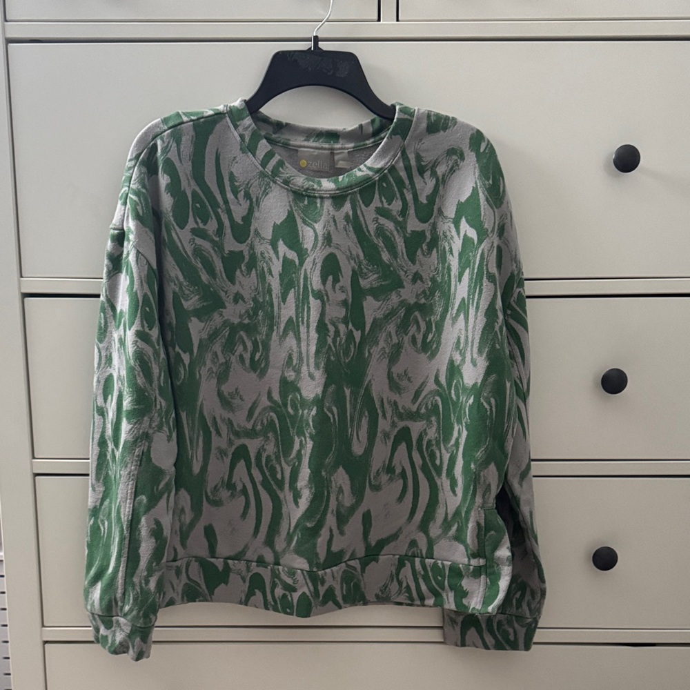 ❤️3 for $30!! Bundle and Save❤️
Zella] Green and Gray Sweatshirt